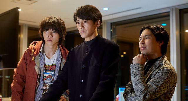 ほほ笑む山崎賢人が魅力的！映画『夏への扉　－キミのいる未来へ－』場面カット（5枚目）