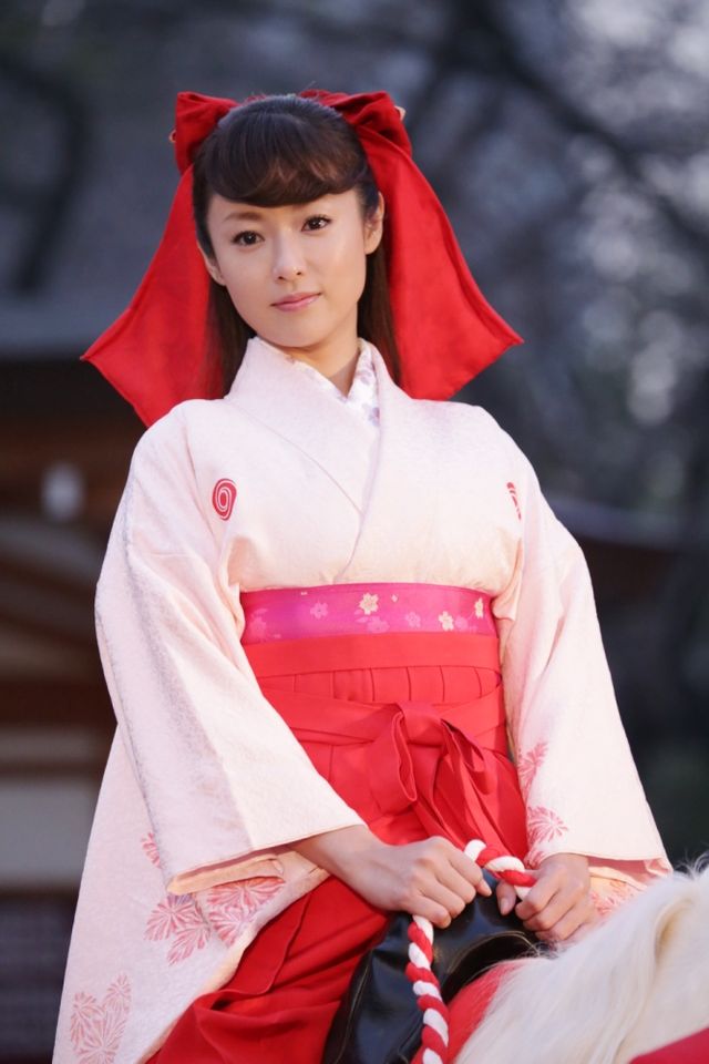 深キョンが馬に乗って登場！映画『偉大なる、しゅららぼん』ヒット祈願イベント：フォトギャラリー