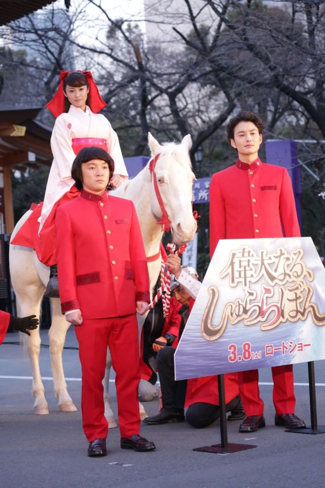 深キョンが馬に乗って登場！映画『偉大なる、しゅららぼん』ヒット祈願イベント（2枚目）