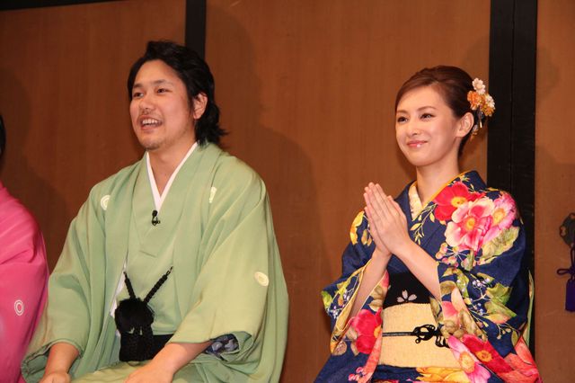松山ケンイチ&北川景子が和装で登場！　新宿末廣亭で大喜利を披露　画像ギャラリー（7枚目）
