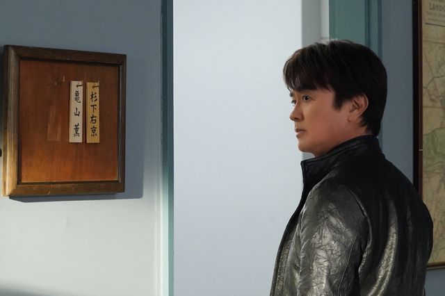 右京の元相棒・岩橋虔矢（石黒賢）が初登場！「相棒 season24」最終回スペシャル場面写真（2枚目）