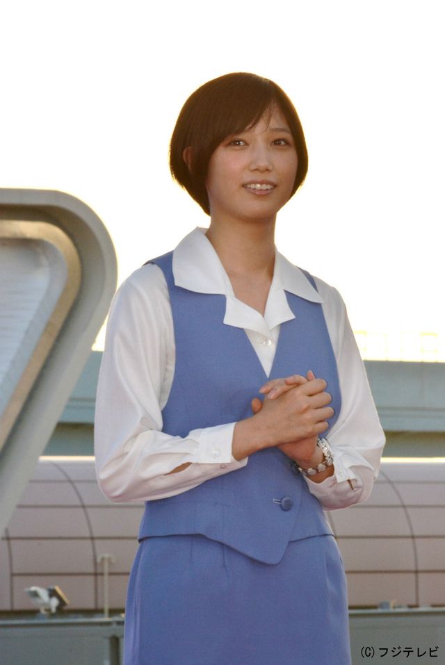 江角マキコ＆ベッキー＆本田翼らショムニメンバーがミニスカでウォーキング！写真ギャラリー（7枚目）