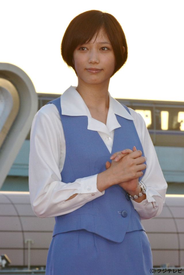 江角マキコ＆ベッキー＆本田翼らショムニメンバーがミニスカでウォーキング！写真ギャラリー（8枚目）