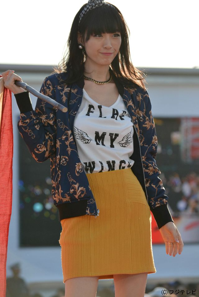 江角マキコ＆ベッキー＆本田翼らショムニメンバーがミニスカでウォーキング！写真ギャラリー（19枚目）