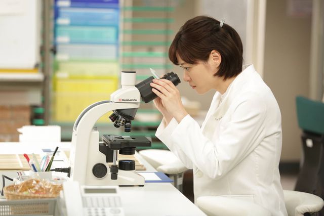 上野樹里が新米法医学者に！ドラマ「監察医 朝顔」（8枚目）