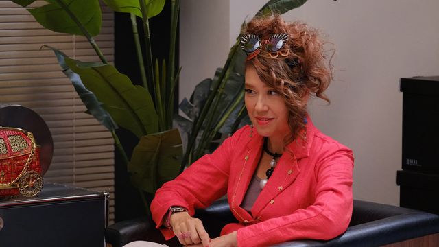 手を振る赤楚衛二！ドラマ「彼女はキレイだった」第2話場面カット（6枚目）