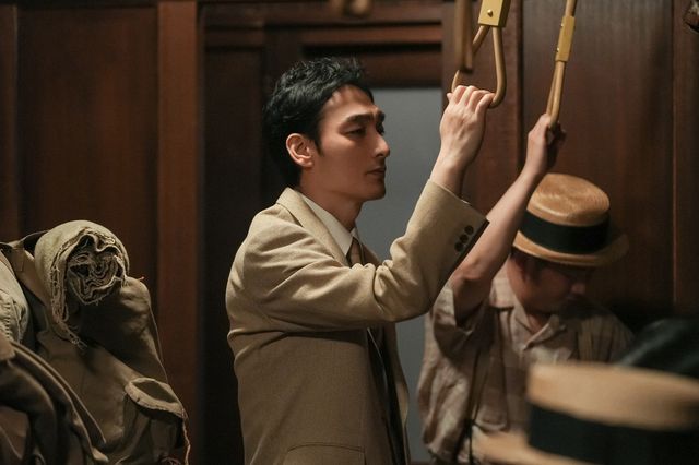 新曲に悩む羽鳥（草なぎ剛）がある日…「ブギウギ」第89回の場面写真：フォトギャラリー