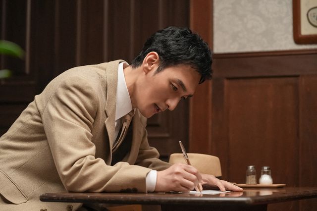 新曲に悩む羽鳥（草なぎ剛）がある日…「ブギウギ」第89回の場面写真（2枚目）