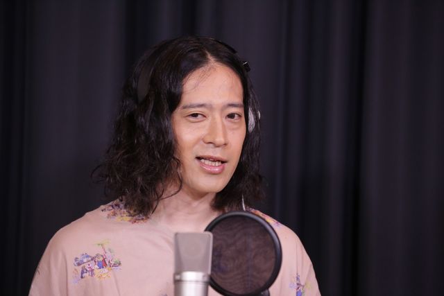 綾部が胸毛露出！映画『猿の惑星:新世紀(ライジング)』公開アフレコ写真ギャラリー（4枚目）