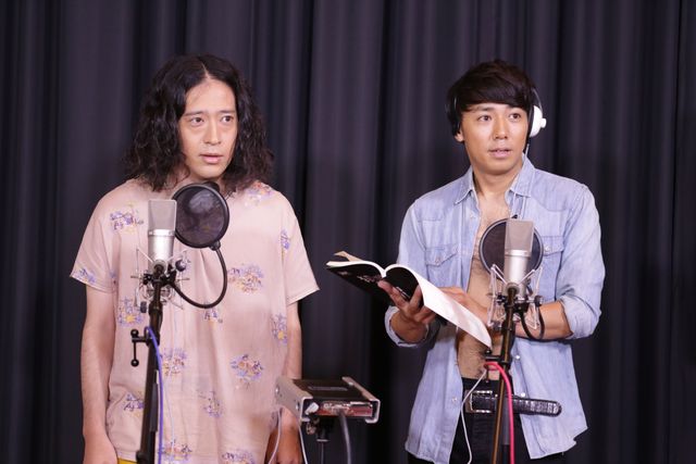 綾部が胸毛露出！映画『猿の惑星:新世紀(ライジング)』公開アフレコ写真ギャラリー（7枚目）