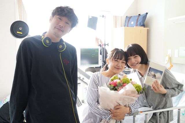 みんな笑顔！『余命10年』メイキング画像（2枚目）