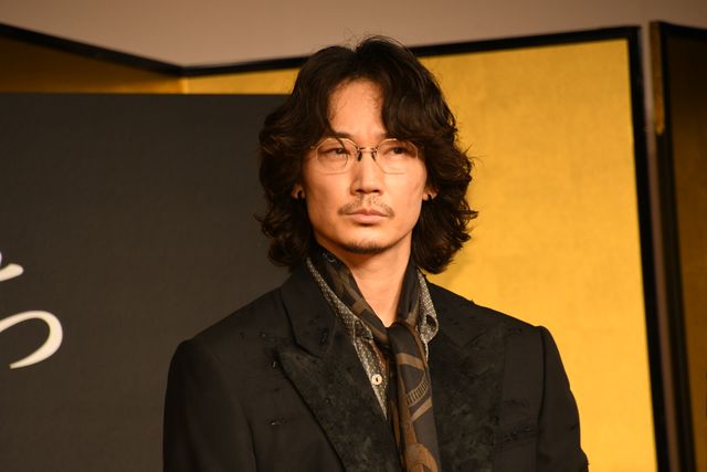 綾野剛、豊川悦司らNetflix「地面師たち」完成報告会の模様（6枚目）