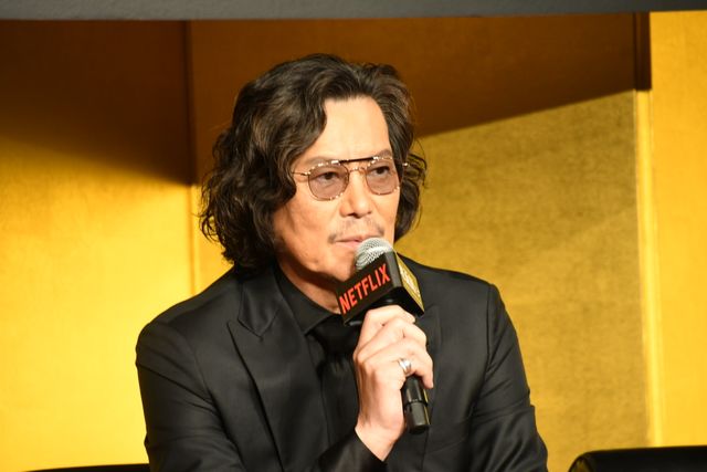 綾野剛、豊川悦司らNetflix「地面師たち」完成報告会の模様（9枚目）