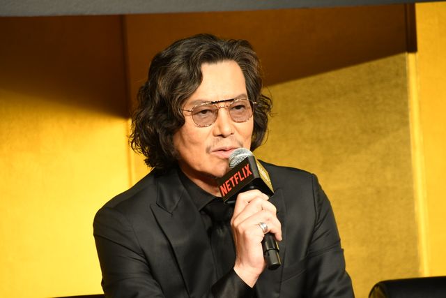 綾野剛、豊川悦司らNetflix「地面師たち」完成報告会の模様（16枚目）