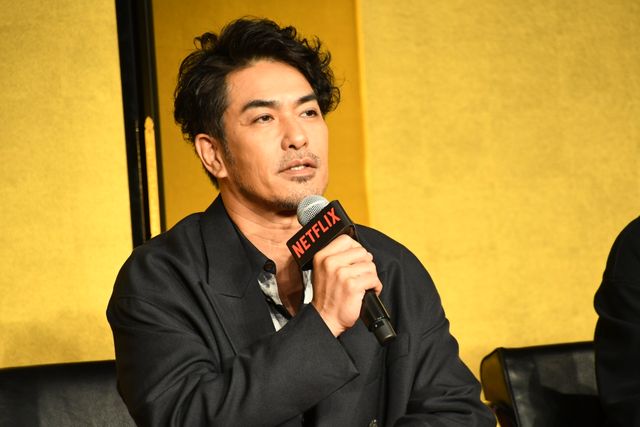 綾野剛、豊川悦司らNetflix「地面師たち」完成報告会の模様（18枚目）