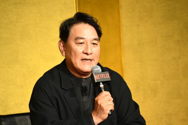 綾野剛、豊川悦司らNetflix「地面師たち」完成報告会の模様（25枚目）