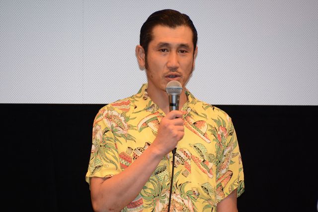 染谷将太、水野絵梨奈、渋川清彦、村上淳らがギターで鏡割り！『ソレダケ／that's it』初日舞台あいさつフォトギャラリー（4枚目）