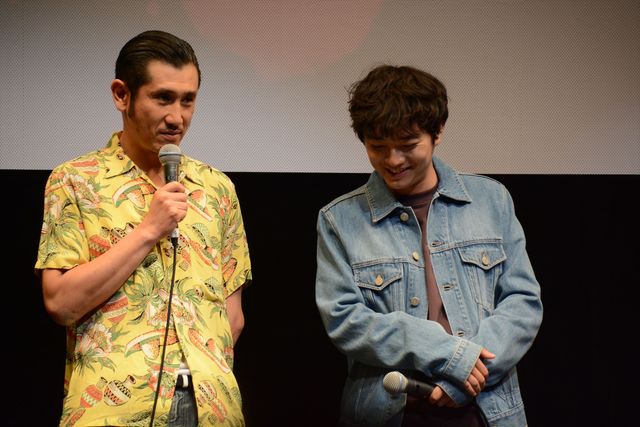 染谷将太、水野絵梨奈、渋川清彦、村上淳らがギターで鏡割り！『ソレダケ／that's it』初日舞台あいさつフォトギャラリー（9枚目）