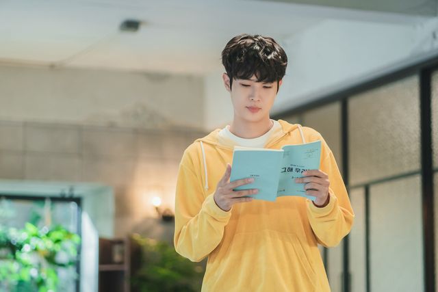 キム・ソンチョル演じるジウンが切ない！韓国ドラマ「その年、私たちは」場面カット（17枚目）