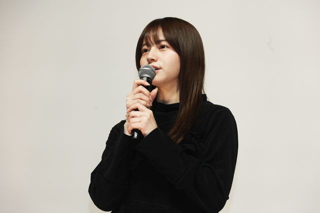 『野球どアホウ未亡人』の監督最新作！吉田伶香主演『翔んだタックル大旋風』初日舞台あいさつ：フォトギャラリー