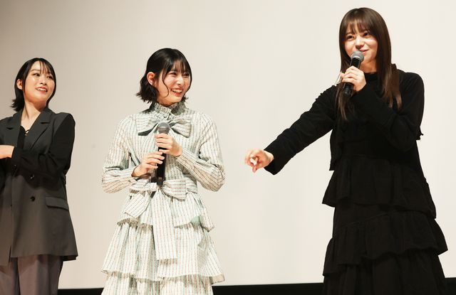 『野球どアホウ未亡人』の監督最新作！吉田伶香主演『翔んだタックル大旋風』初日舞台あいさつ（3枚目）