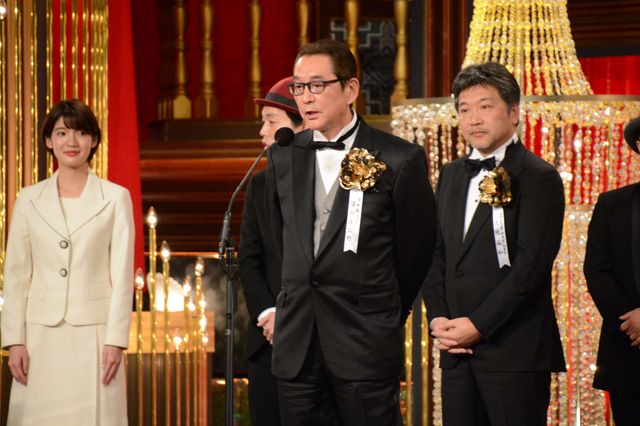 安藤サクラ＆松岡茉優がハグ！『万引き家族』作品賞受賞に感激（4枚目）