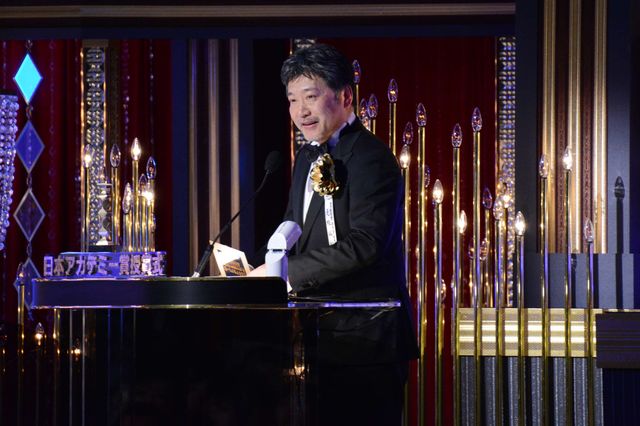 安藤サクラ＆松岡茉優がハグ！『万引き家族』作品賞受賞に感激（6枚目）