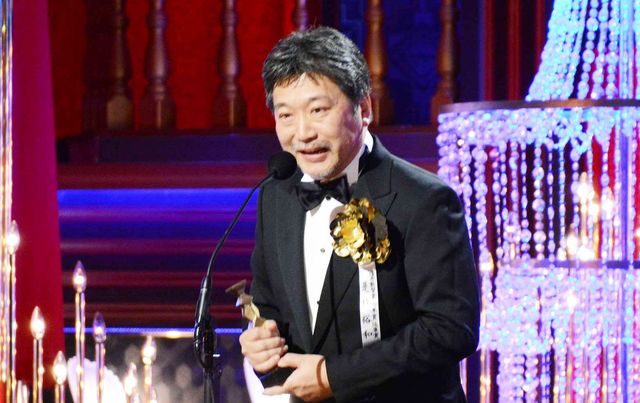 安藤サクラ＆松岡茉優がハグ！『万引き家族』作品賞受賞に感激（13枚目）