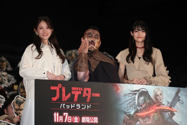 ハリウッドザコシショウ激変！プレデター姿で松村沙友理＆早見沙織とプレミア出席：フォトギャラリー