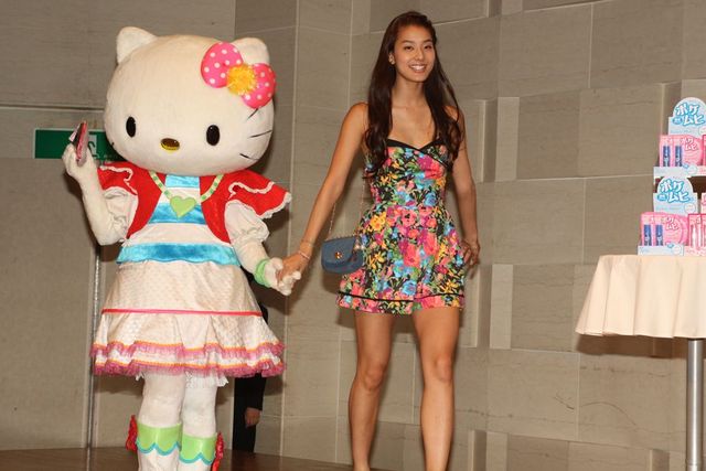 ナマ脚がまぶしい！すみれフォトギャラリー（2枚目）