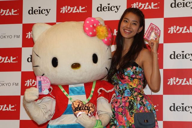 ナマ脚がまぶしい！すみれフォトギャラリー（4枚目）