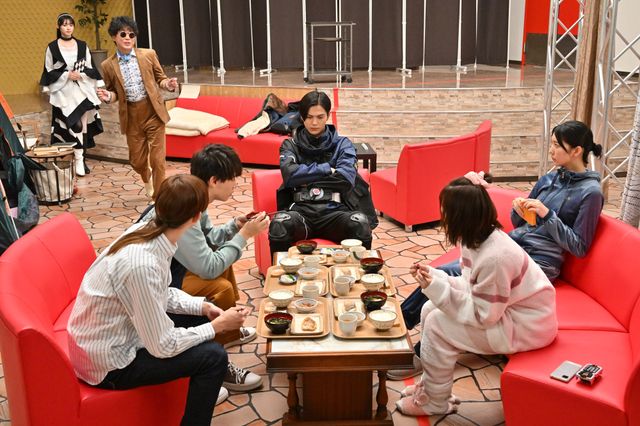 裏切り者は誰だ…「仮面ライダーギーツ」第18話「乖離II：ブラボー！ジャマーボール対決！」：フォトギャラリー