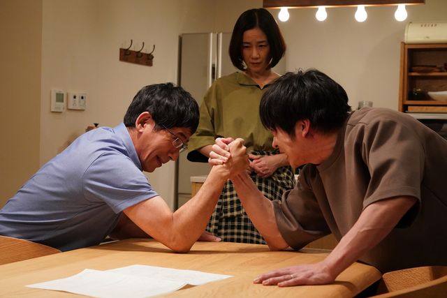 黒島＆“どーやん”二階堂が手つなぎ…！「あなたの番です」SPドラマ場面カット（3枚目）