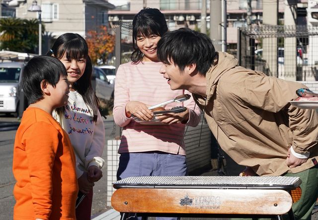 黒島＆“どーやん”二階堂が手つなぎ…！「あなたの番です」SPドラマ場面カット（11枚目）