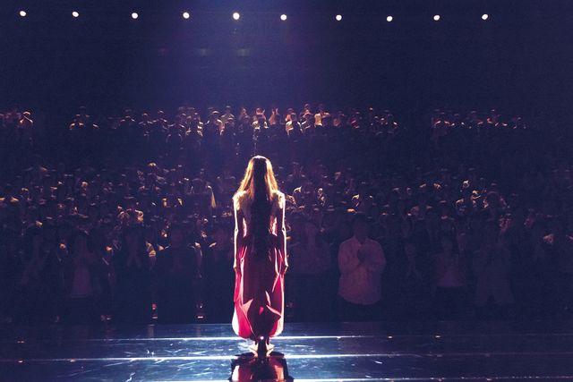 土屋太鳳、芳根京子を踏みつける！『累－かさね－』場面写真（7枚目）