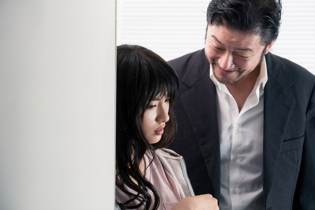 土屋太鳳、芳根京子を踏みつける！『累－かさね－』場面写真（11枚目）