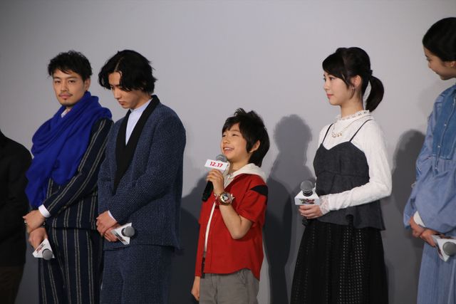 イケメンスマイルがまぶしい……!!『映画　妖怪ウォッチ　空飛ぶクジラとダブル世界の大冒険だニャン！』初日舞台あいさつフォトギャラリー（4枚目）