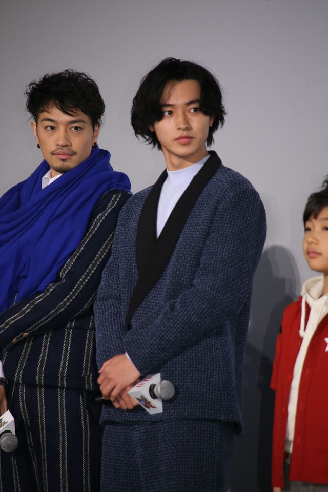 イケメンスマイルがまぶしい……!!『映画　妖怪ウォッチ　空飛ぶクジラとダブル世界の大冒険だニャン！』初日舞台あいさつフォトギャラリー（6枚目）