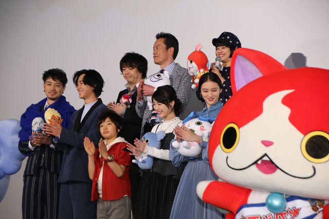 イケメンスマイルがまぶしい……!!『映画　妖怪ウォッチ　空飛ぶクジラとダブル世界の大冒険だニャン！』初日舞台あいさつフォトギャラリー（25枚目）