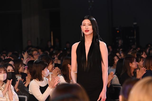 三吉彩花、美背中＆タトゥー披露！『キングダム　魂の決戦』ワールドプレミア：フォトギャラリー