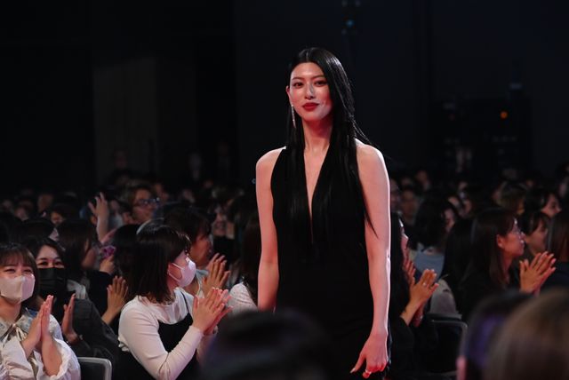三吉彩花、美背中＆タトゥー披露！『キングダム　魂の決戦』ワールドプレミア（2枚目）