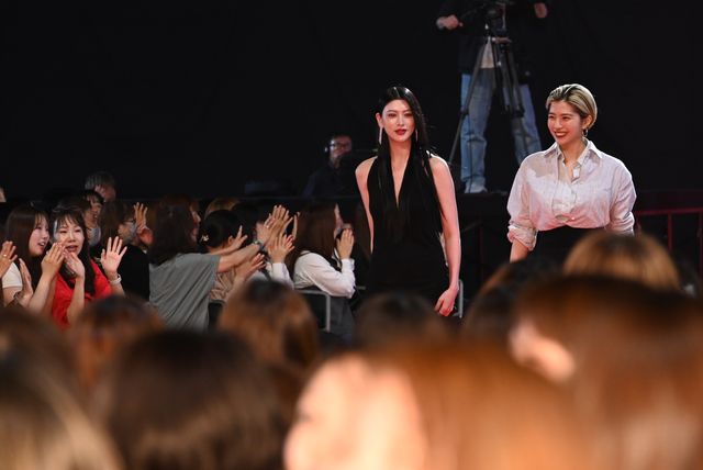 三吉彩花、美背中＆タトゥー披露！『キングダム　魂の決戦』ワールドプレミア（3枚目）