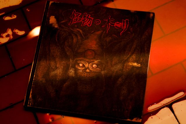 怖すぎ…亀梨和也と対峙する“怪物”のマスク『怪物の木こり』メイキング写真（4枚目）