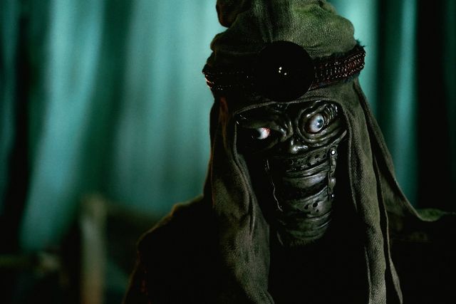 怖すぎ…亀梨和也と対峙する“怪物”のマスク『怪物の木こり』メイキング写真（5枚目）