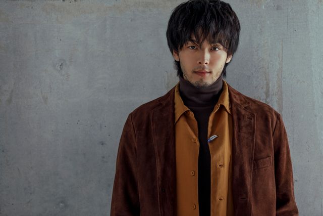 中村倫也、撮りおろしインタビューカット（2枚目）