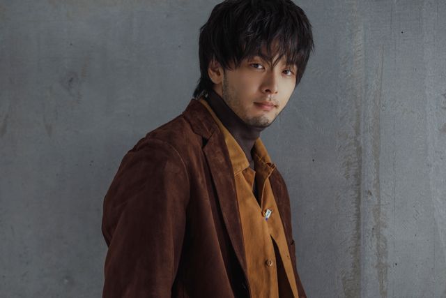 中村倫也、撮りおろしインタビューカット（4枚目）