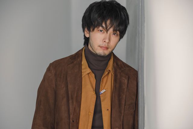 中村倫也、撮りおろしインタビューカット（5枚目）