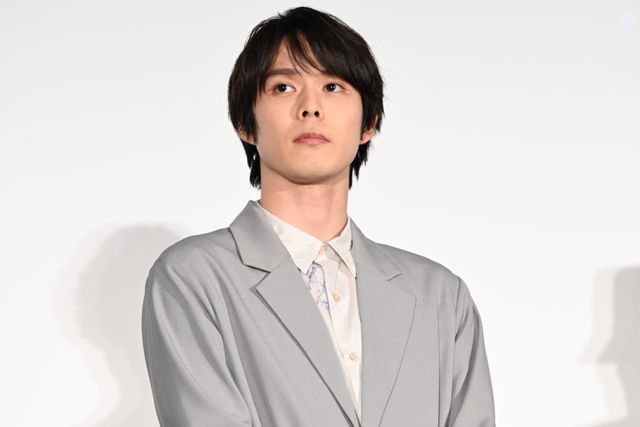 福原遥、777本の百合に包まれ…『あの星が降る丘で、君とまた出会いたい。』完成披露試写会（9枚目）