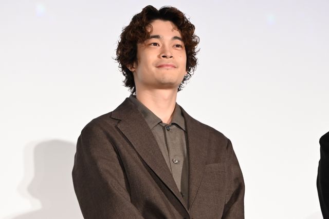 福原遥、777本の百合に包まれ…『あの星が降る丘で、君とまた出会いたい。』完成披露試写会（11枚目）