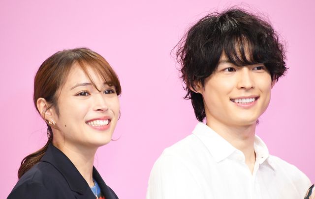 松村北斗がカッコよすぎる！ドラマ「恋なんて、本気でやってどうするの？」制作発表（4枚目）